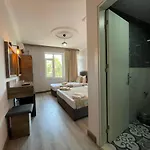 Seven Gazde/Camere de închiriat *